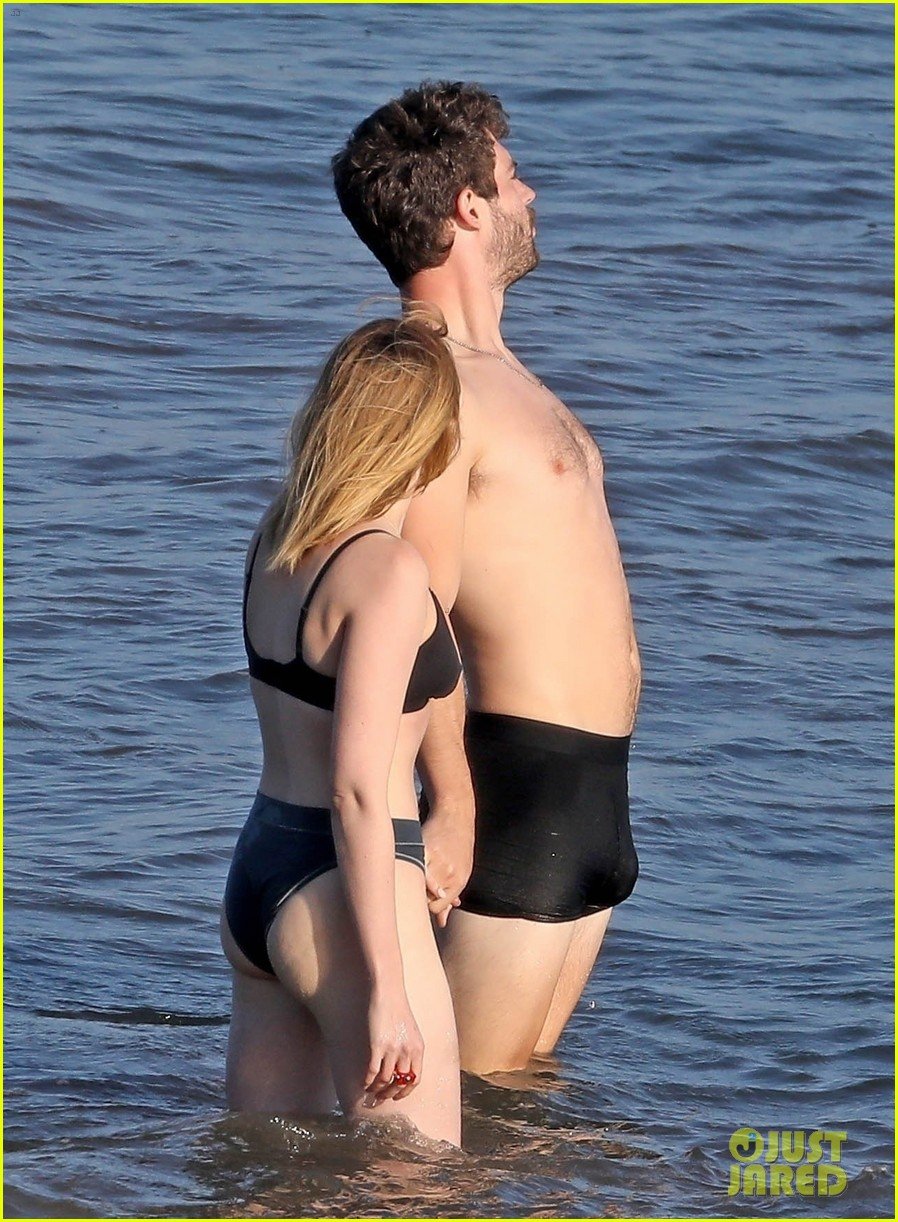 เดวิด คอเรนสเว็ต อวดหุ่นขณะใส่กางเกงใน