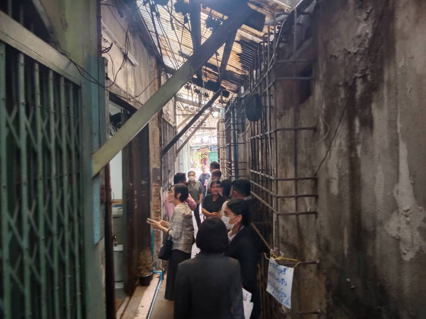 เด็ก 4 คน พ่อขับแท็กซี่