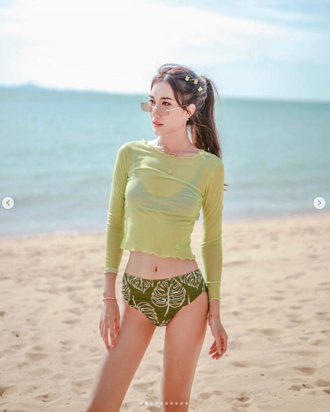 เบสท์ คำสิงห์ อวดหุ่นแซ่บริมทะเล