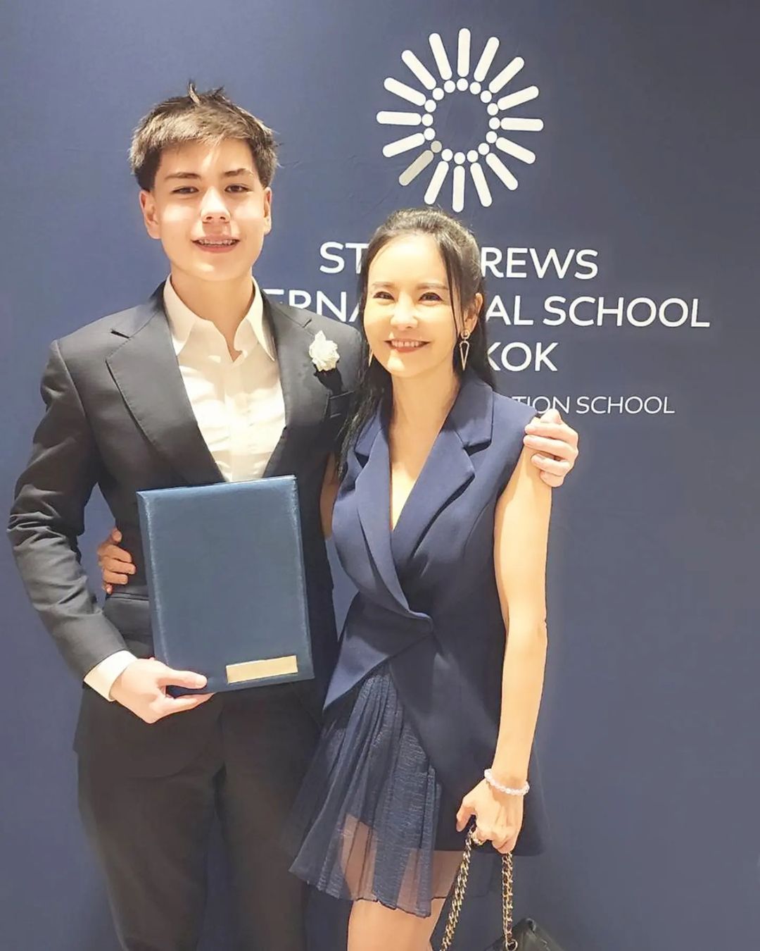 อุ๋ย มณีรัตน์ ลงภาพคู่ลูกชาย