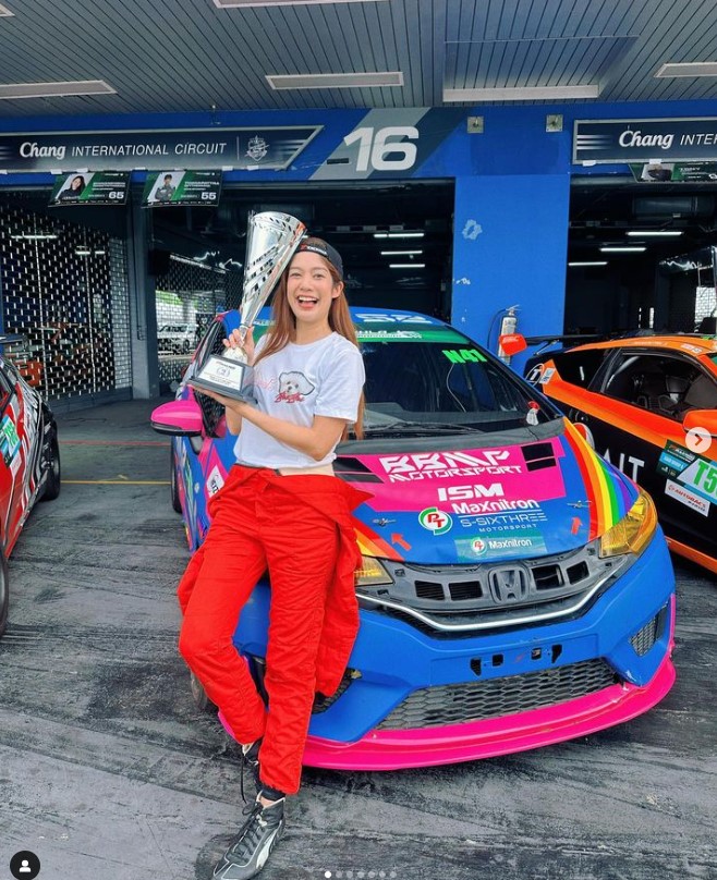 โอบ กดไลค์ มะปราง