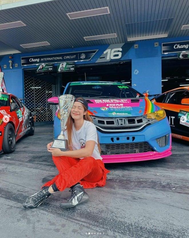 โอบ กดไลค์ มะปราง