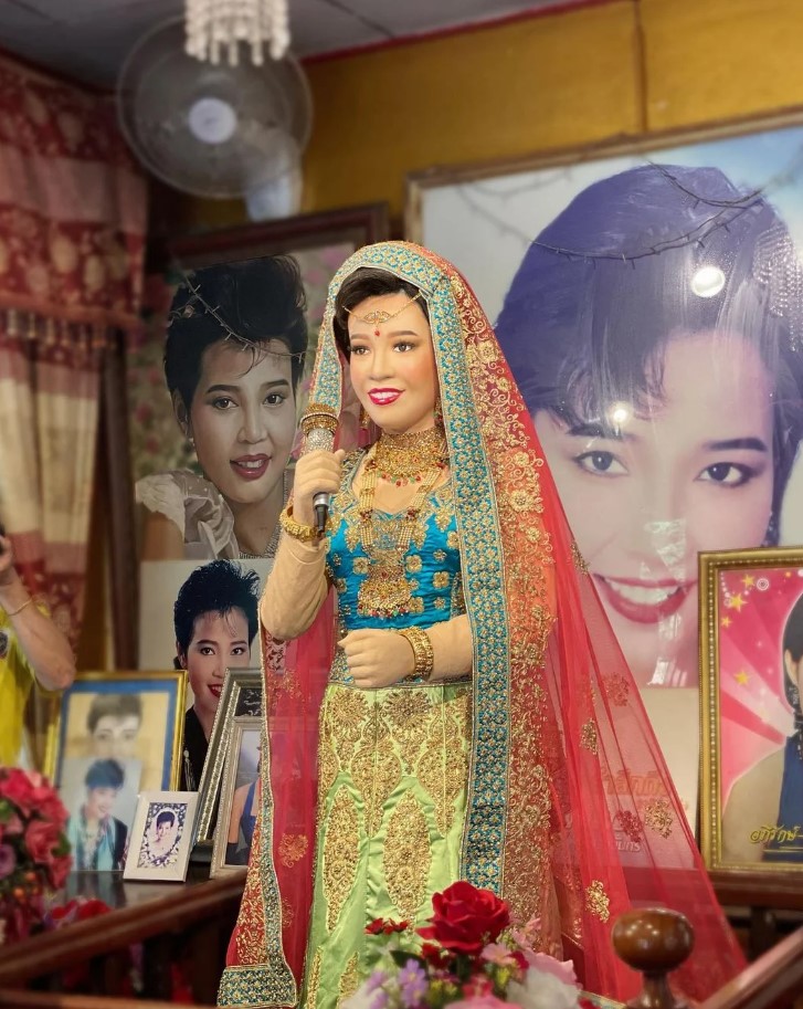 ‘เพชร พุ่มพวง’ แจกเลขเด็ด ล้วงไห ‘แม่ผึ้ง พุ่มพวง’ 16 6 66