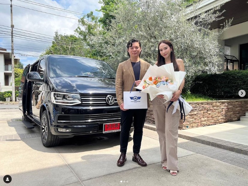 ทะเบียนรถป้ายแดง อั้ม พัชราภา