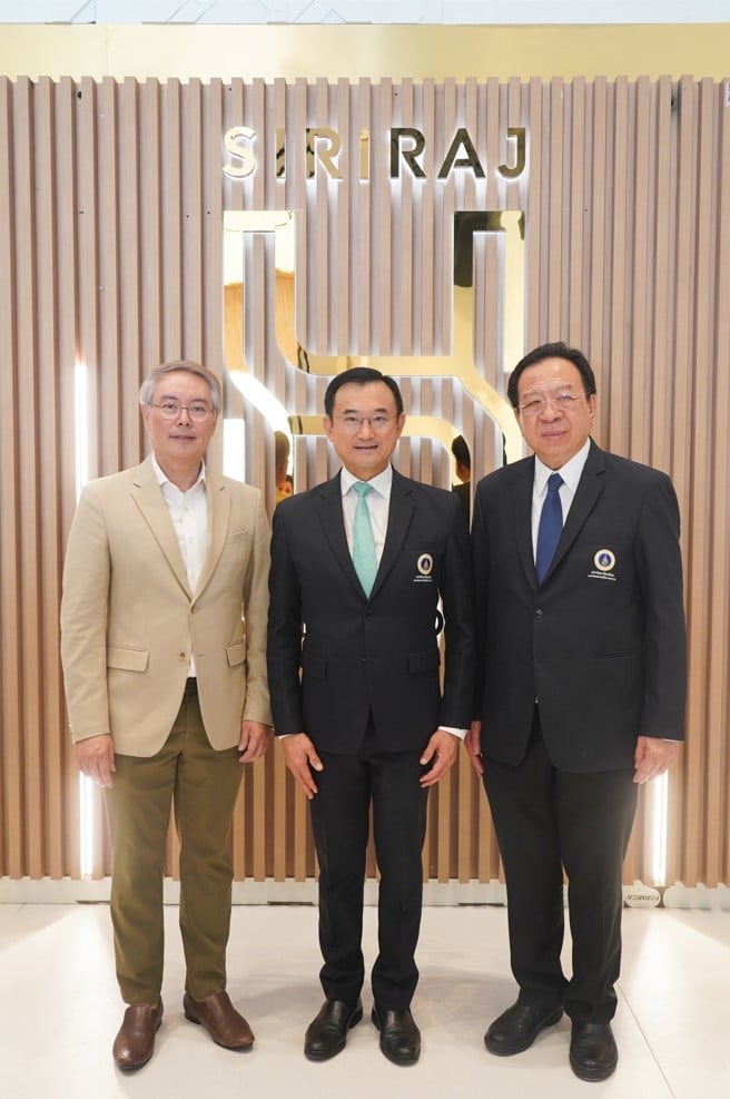 02 คุณสุพจน์ ชัยวัฒน์ศิริกุล กรรมการผู้จัดการ ไอซีเอส และ ศ.นพ.อภิชาติ อัศวมงคลกุล ศ.คลินิก นพ.วิศิษฎ์ SIRIRAJ H SOLUTIONS