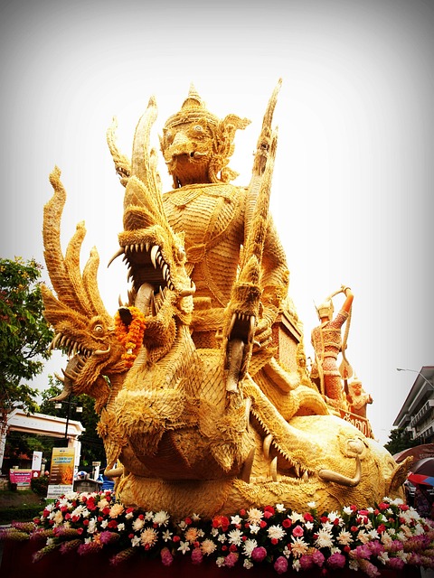 เข้าพรรษา 2566 ร่วมหล่อเทียนพรรษา ตระการตาขบวนแห่ สุดยิ่งใหญ่