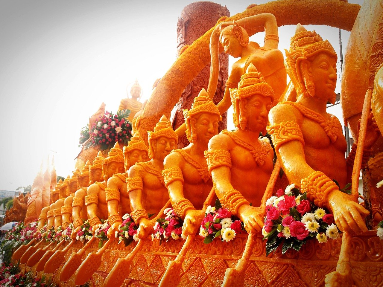 เข้าพรรษา 2566 ร่วมหล่อเทียนพรรษา ตระการตาขบวนแห่ สุดยิ่งใหญ่