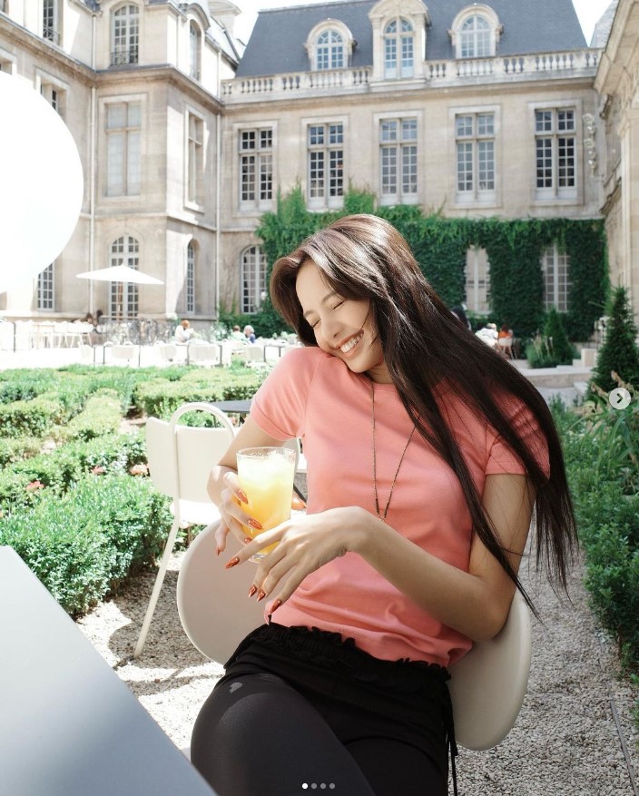 ความคิดเห็นชาวเน็ต ลิซ่า โพสต์รูปถือน้ำส้ม