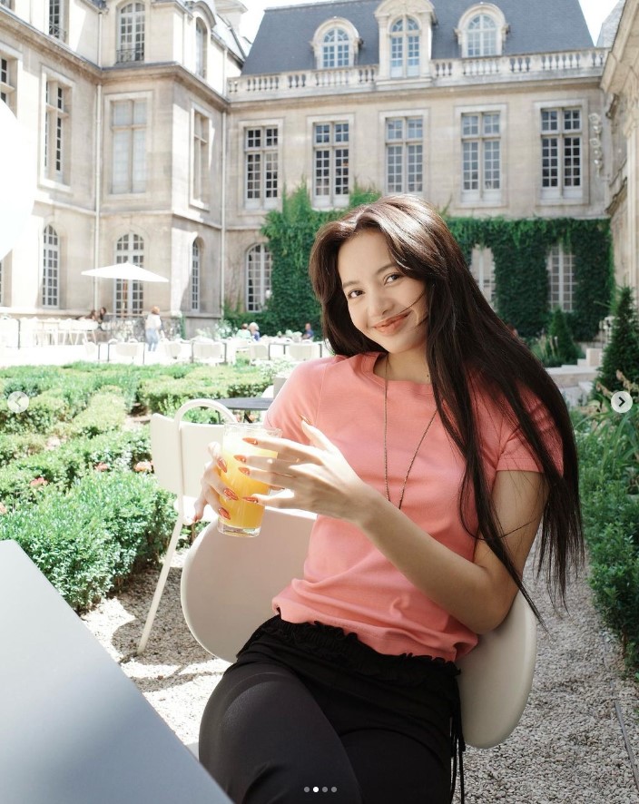 ความคิดเห็นชาวเน็ต ลิซ่า โพสต์รูปถือน้ำส้ม