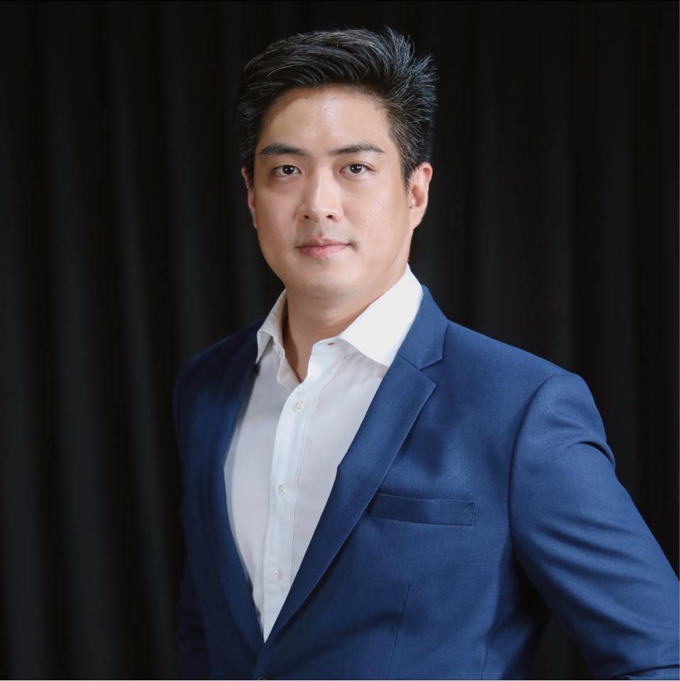 ชัยวัฒน์ สถาวรวิจิตร ประวัติ