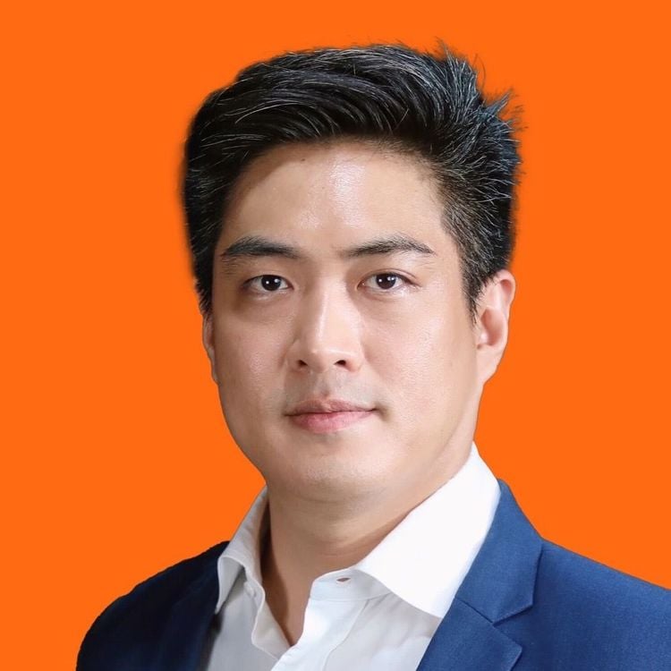 ชัยวัฒน์ สถาวรวิจิตร ประวัติ