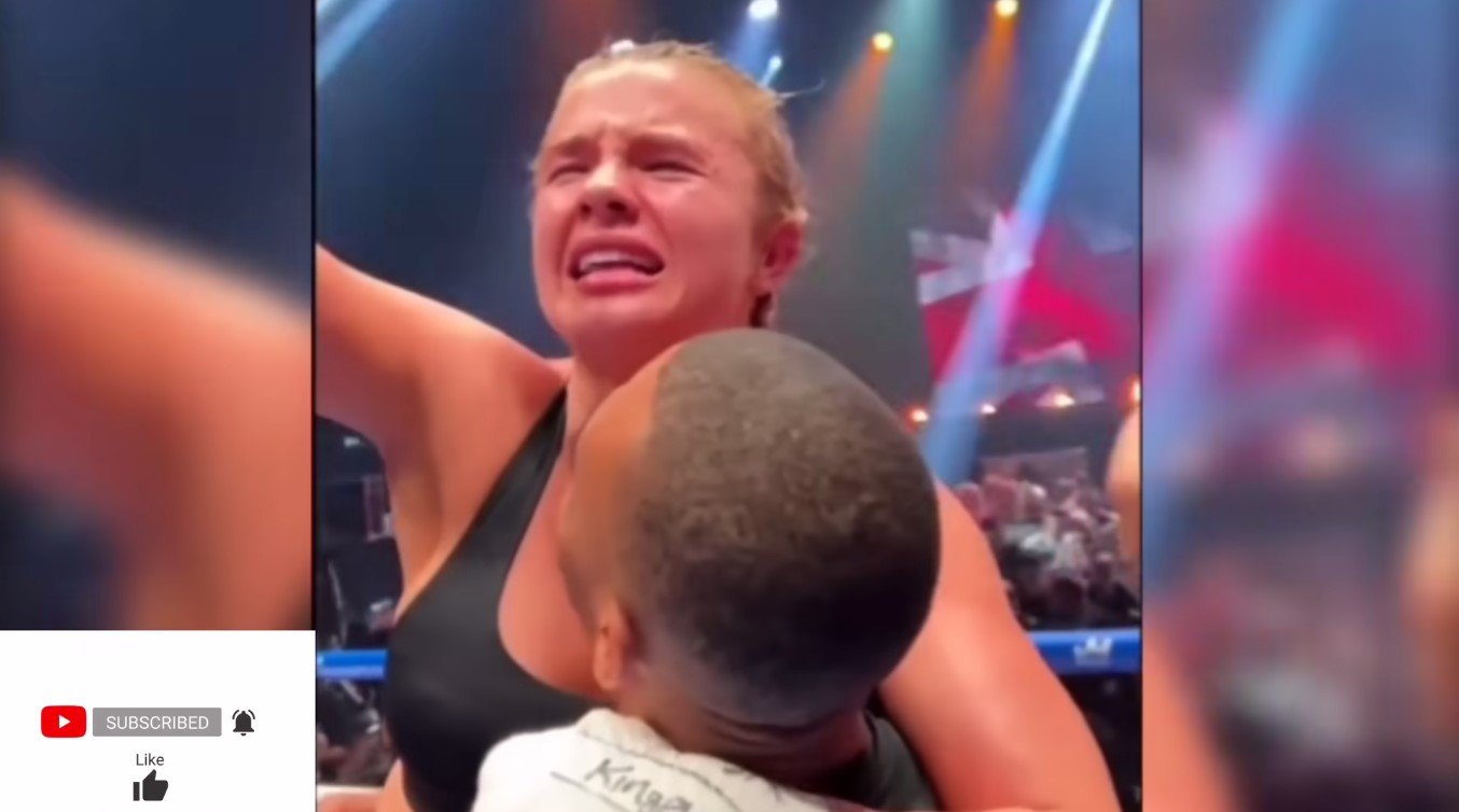 ดาว OnlyFans โชว์หน้าอก บนเวทีมวย