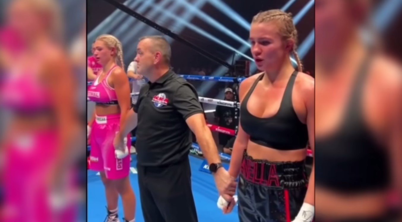 ดาว OnlyFans โชว์หน้าอก บนเวทีมวย