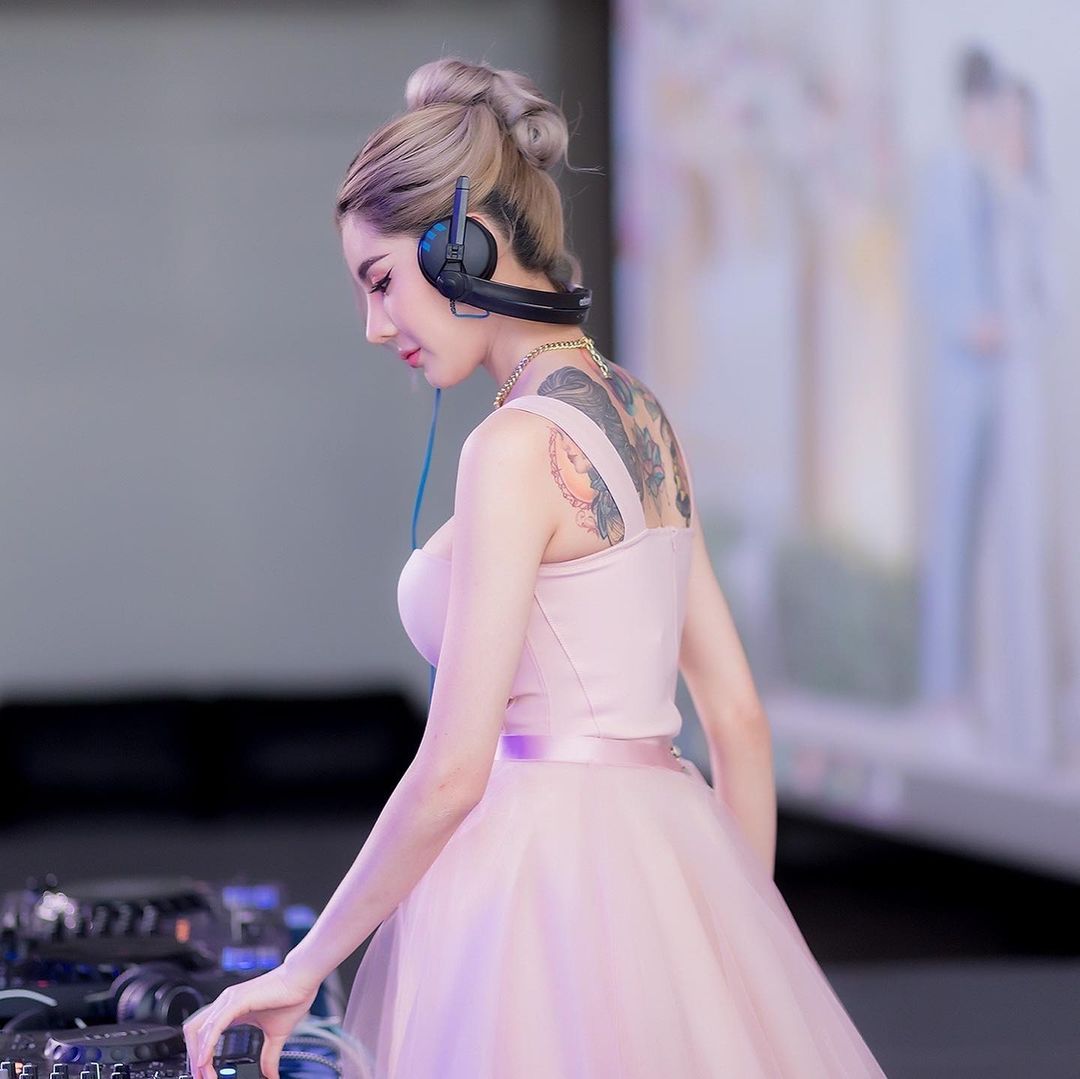 วาร์ปดีเจโมนาลิซ่า