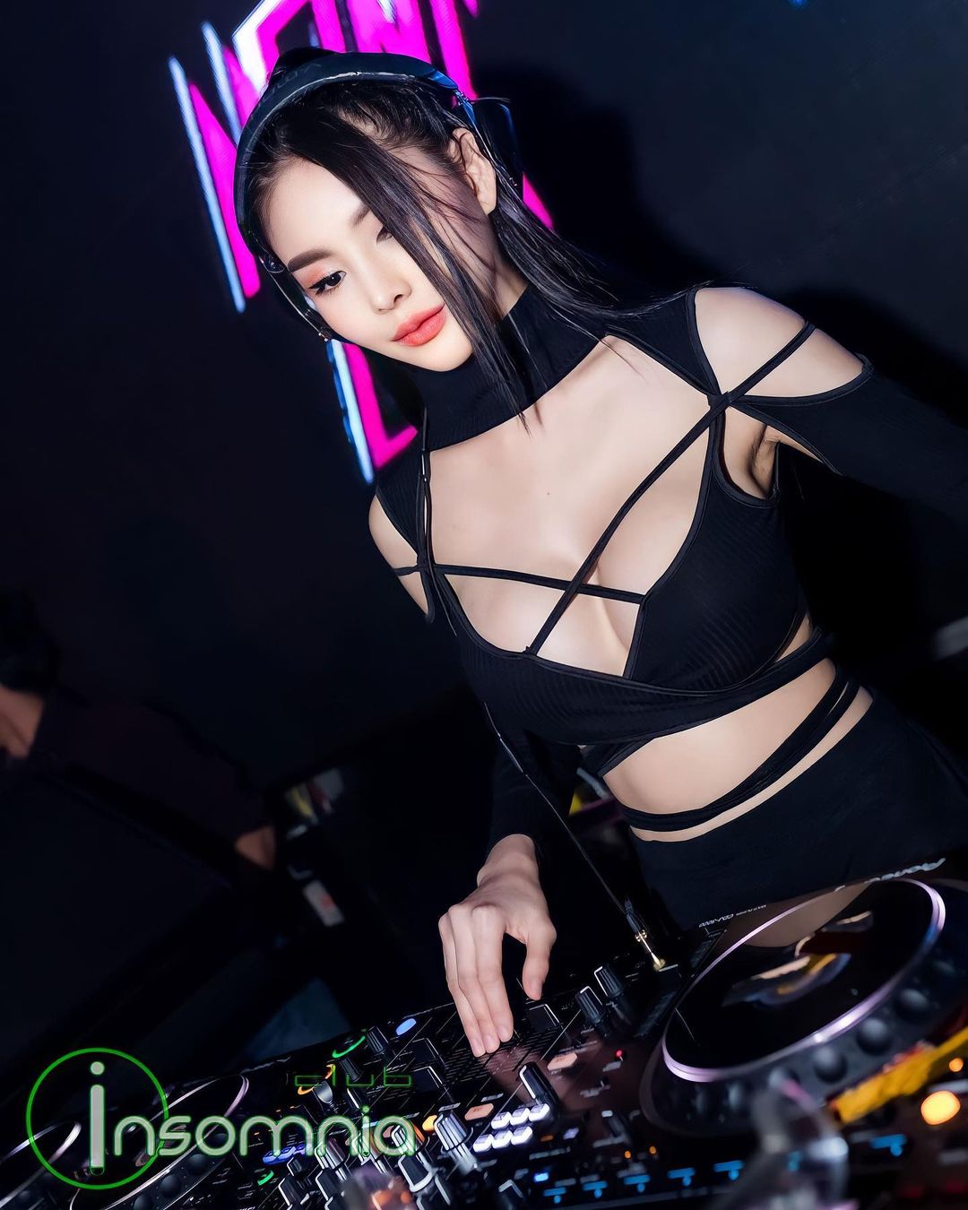 วาร์ปดีเจโมนาลิซ่า