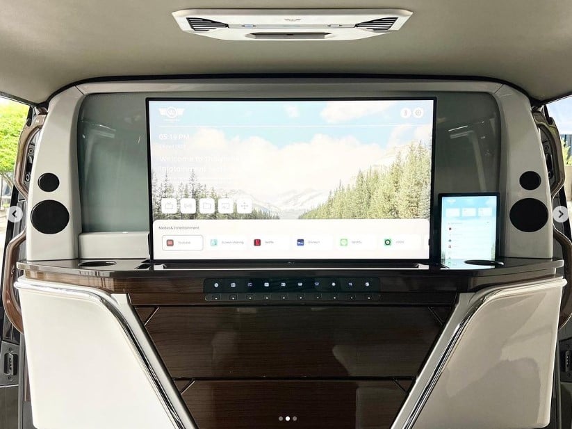 ทะเบียนรถป้ายแดง อั้ม พัชราภา