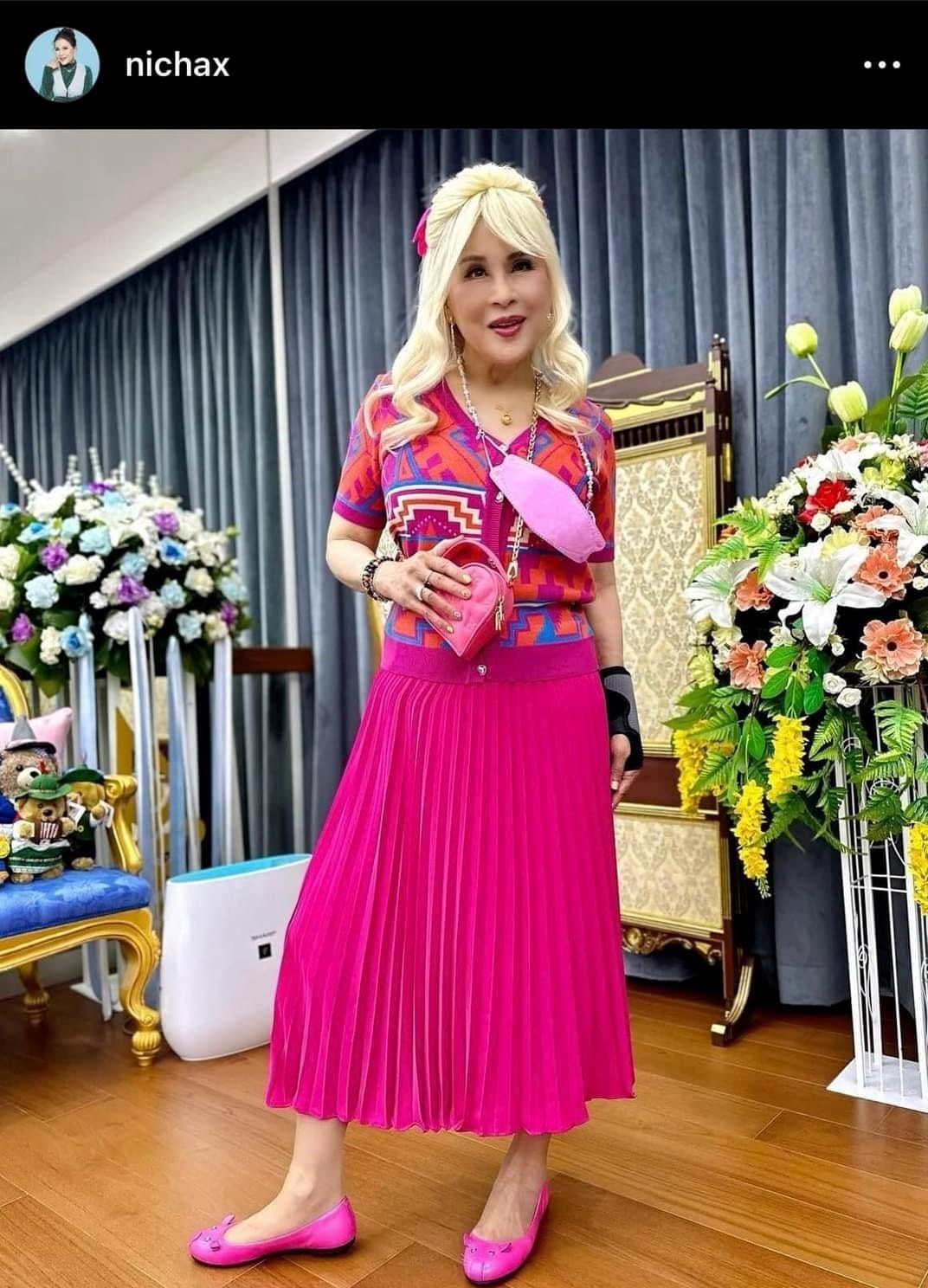 ทูลกระหม่อมหญิง แต่งตัวเป็น Barbie