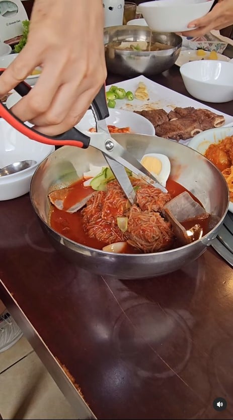 น็อต วิศรุต เล่นน้ำกับลูก