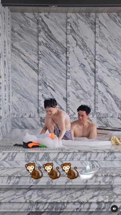 น็อต วิศรุต เล่นน้ำกับลูก