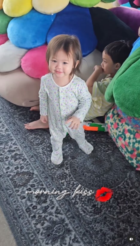 น็อต วิศรุต เล่นน้ำกับลูก