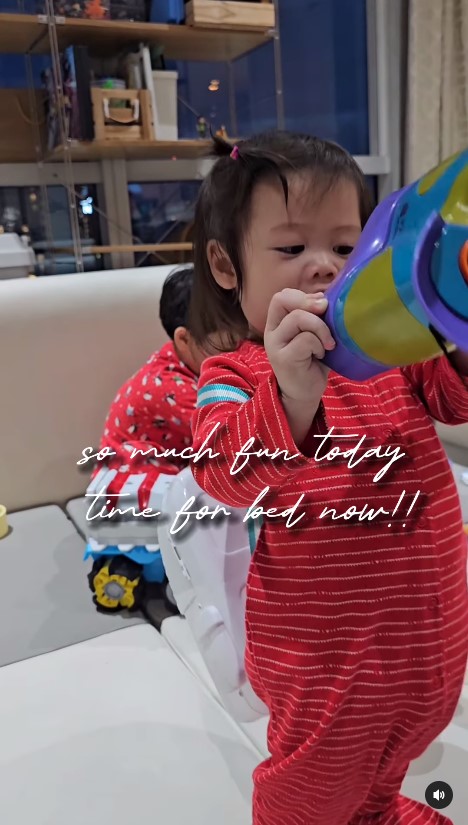 น็อต วิศรุต เล่นน้ำกับลูก