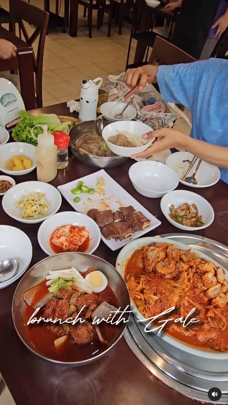 น็อต วิศรุต เล่นน้ำกับลูก