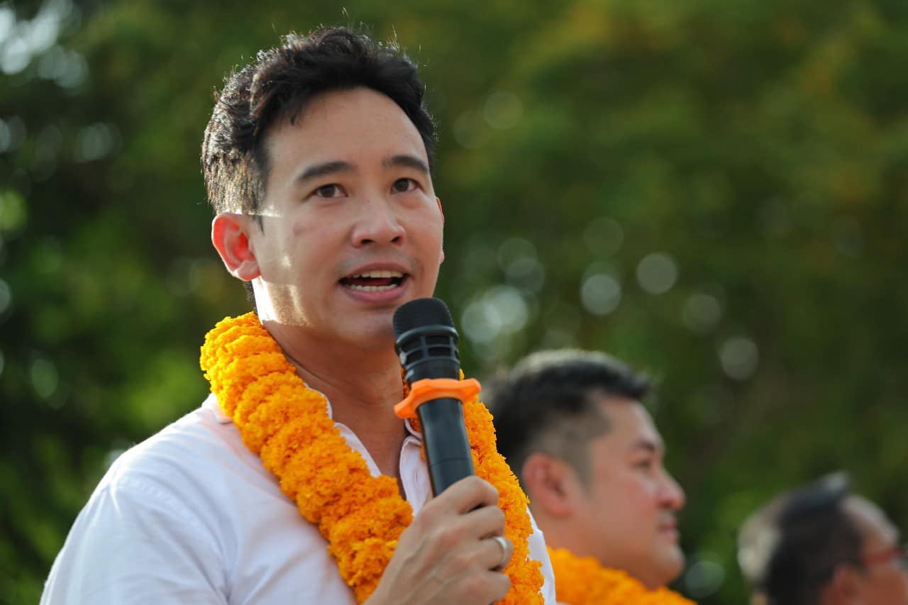 พิธา ลิ้มเจริญรัตน์ ประวัติ