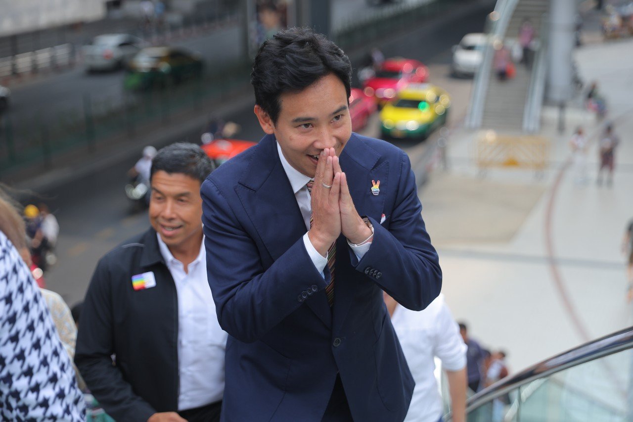 พิธา ลิ้มเจริญรัตน์ ประวัติ