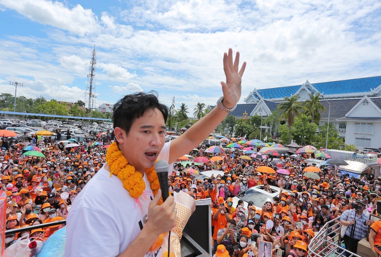 พิธา ลิ้มเจริญรัตน์ ประวัติ