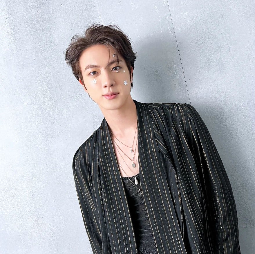 รูป จิน bts ช่วยคนโดนปล้น