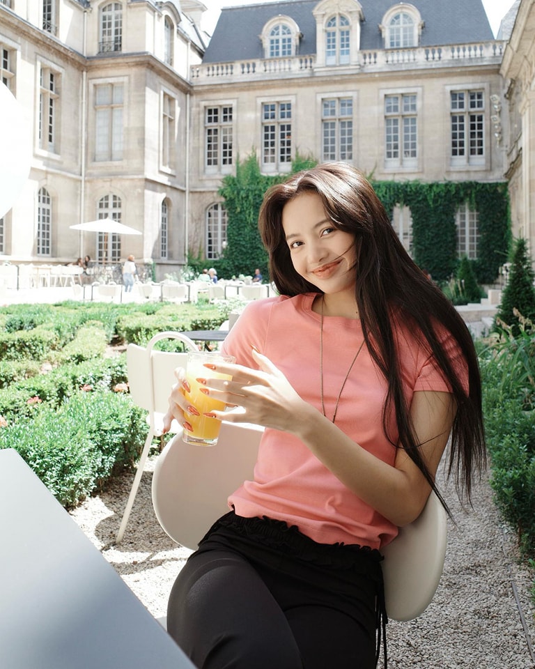 ลิซ่า blackpink เล็บส้ม