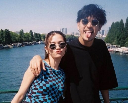 วี เก้า คู่รักเสียงดีเลิกเงียบ