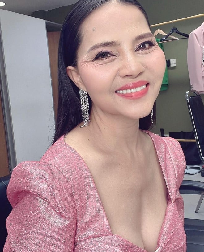 สุนารี นุ่งสั้น ฝรั่งมอง