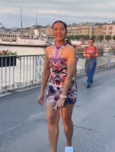 สุนารี นุ่งสั้น ฝรั่งมอง