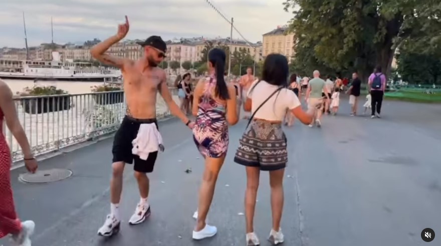 สุนารี นุ่งสั้น ฝรั่งมอง