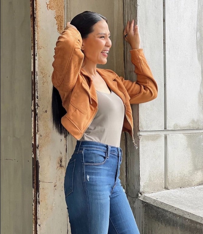 สุนารี นุ่งสั้น ฝรั่งมอง