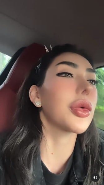 เบล บุษยา ไลฟ์สด ขับรถ เปิดเสื้อ