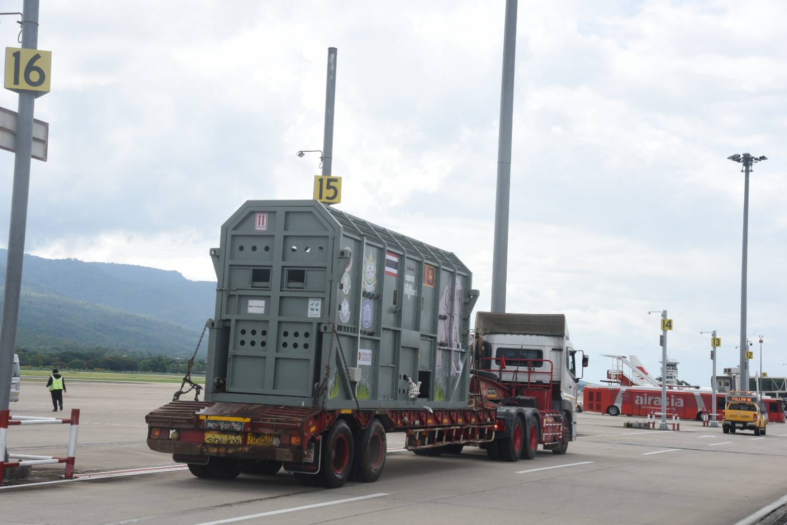 เลขเครื่องบิน พลายศักดิ์สุรินทร์