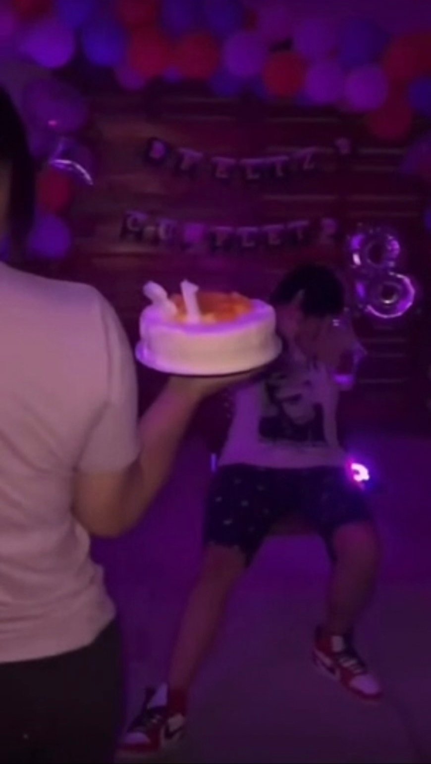 แม่จัดงานวันเกิดลูกชายแบบใหม่ (1)