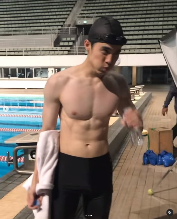 โก้ วศิน ชุดว่ายน้ำ