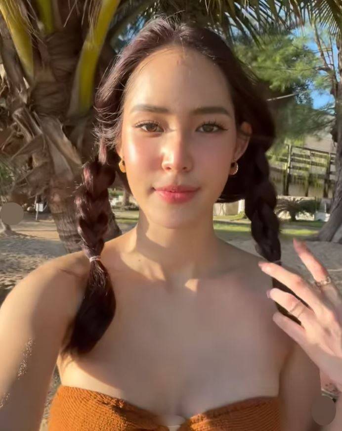 ใบหม่อน ชุดว่ายน้ำ