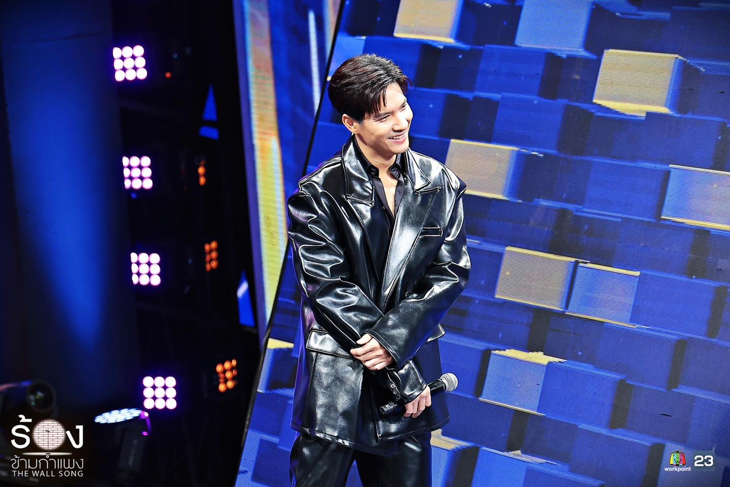 ไมค์ ภัทรเดช ร้องข้ามกำแพง