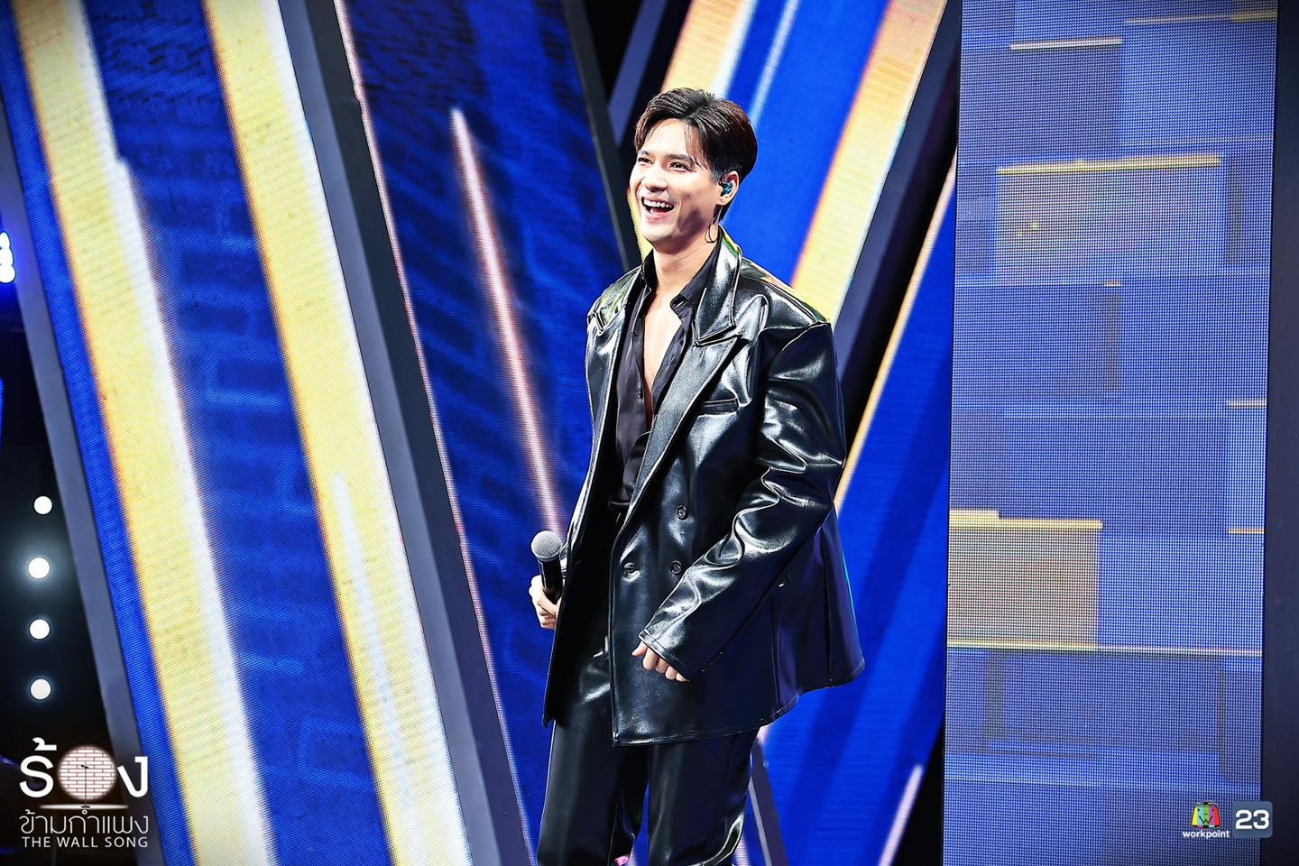 ไมค์ ภัทรเดช ร้องข้ามกำแพง