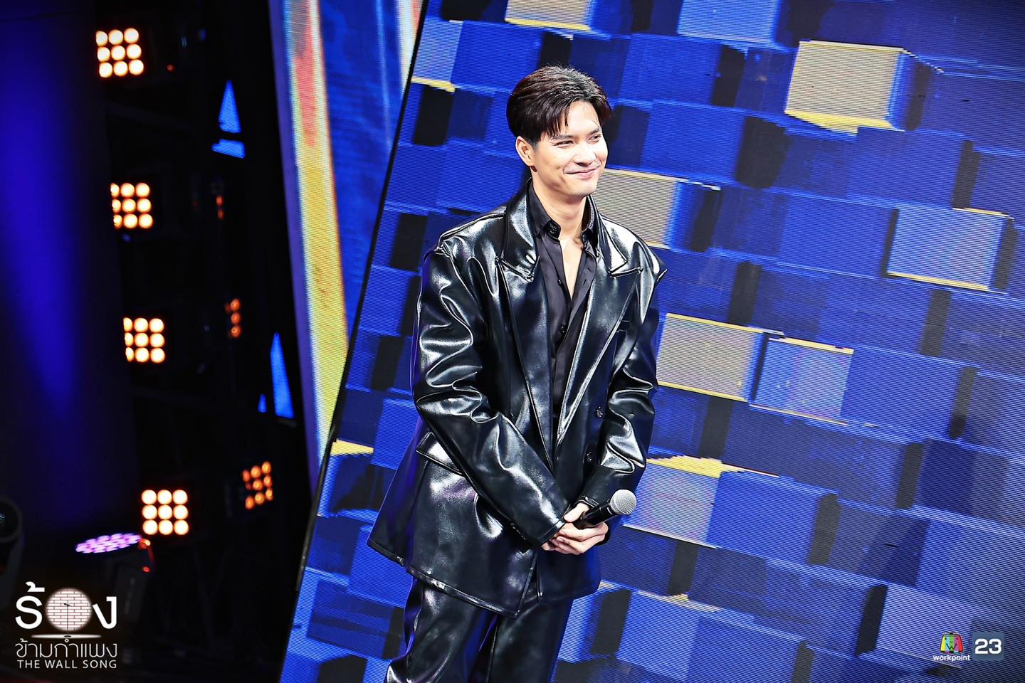 ไมค์ ภัทรเดช ร้องข้ามกำแพง