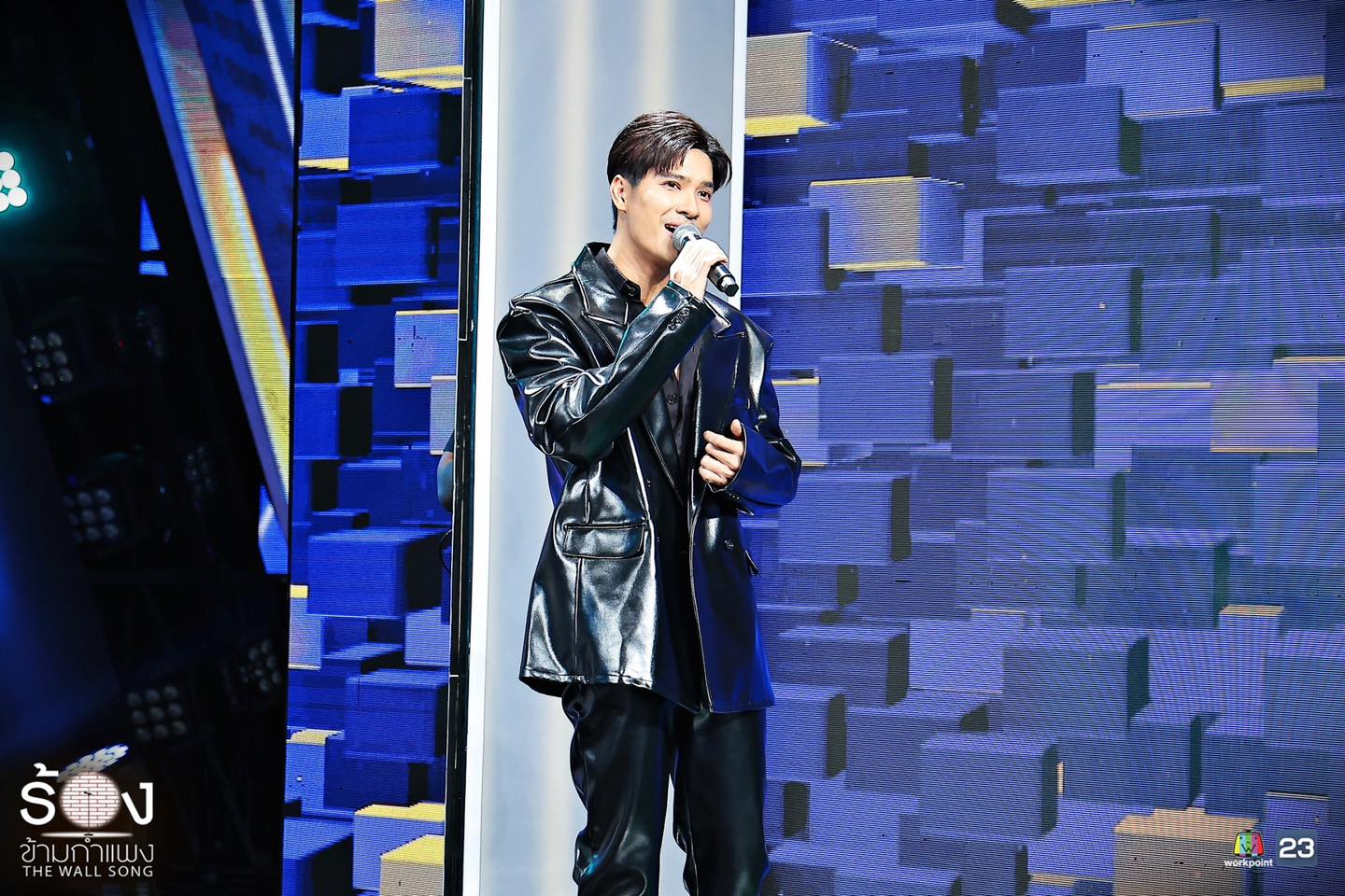 ไมค์ ภัทรเดช ร้องข้ามกำแพง
