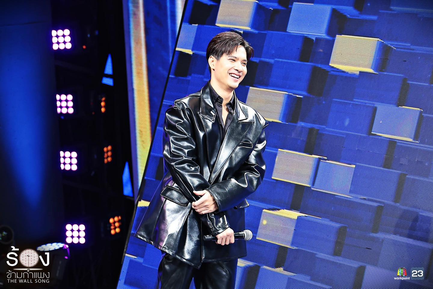 ไมค์ ภัทรเดช ร้องข้ามกำแพง