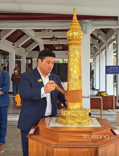 ท่านอ้น วัชรเรศร วิวัชรวงศ์ เสด็จไหว้พระ