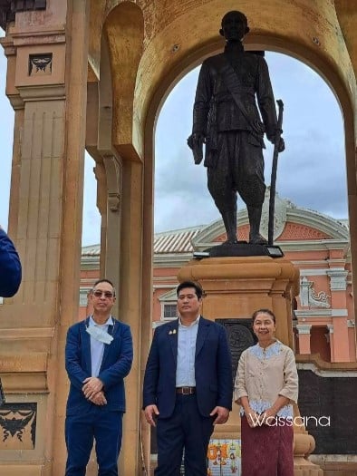 ท่านอ้น วัชรเรศร วิวัชรวงศ์ เสด็จไหว้พระ