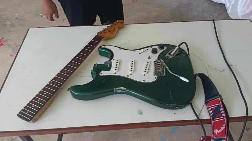 'ครูทุบกีตาร์ของนักเรียน' เหตุเพราะคุยกับเพื่อนนักเรียนหญิง ด้าน กัน จอมพลัง โผล่คอมเมนต์