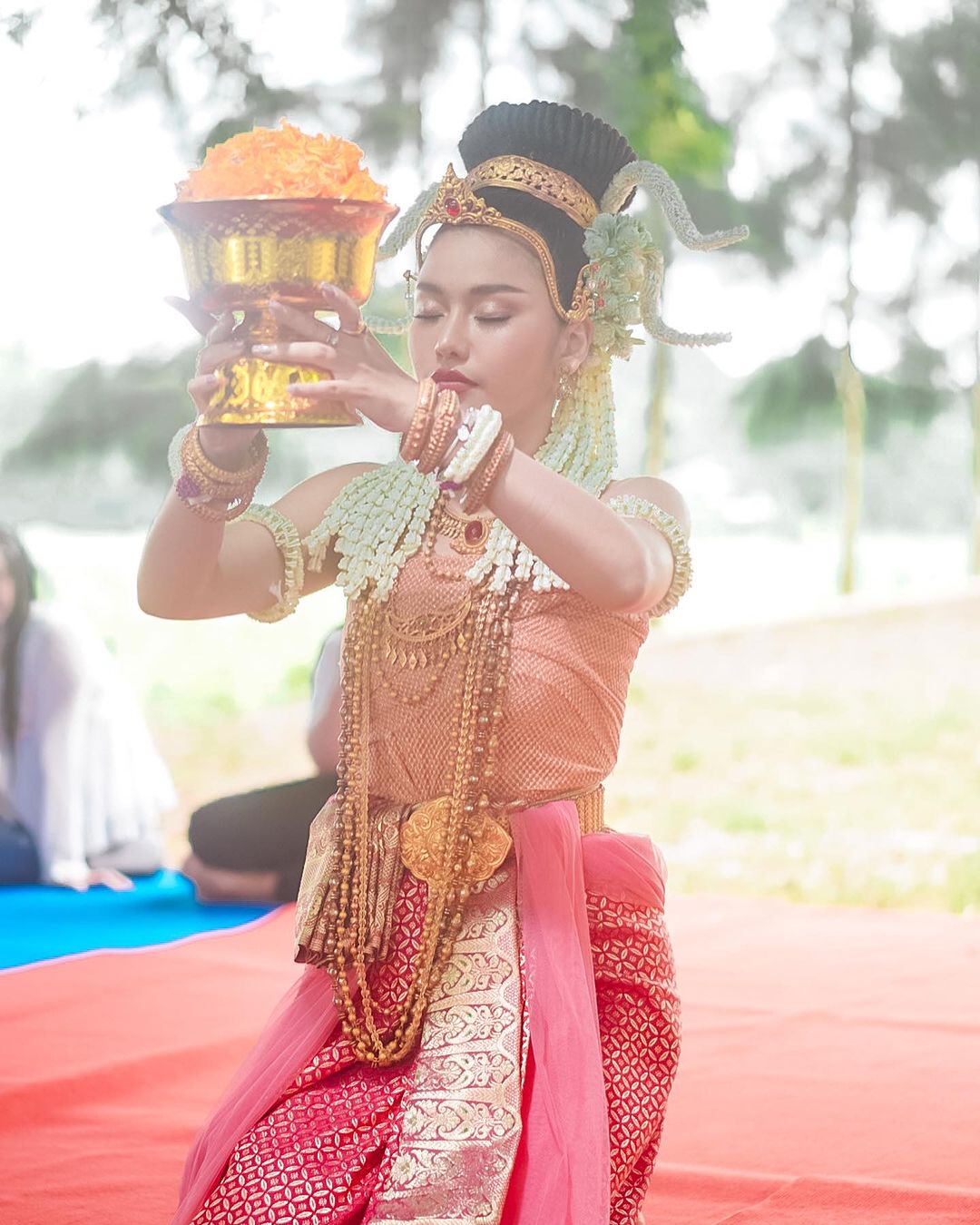 'ธัญญ่า อาร์สยาม' รำถวายปู่ย่าที่จันทบุรี ชาวเน็ตเตรียมจดเลขธูปลุ้นโชคงวด 1 9 66